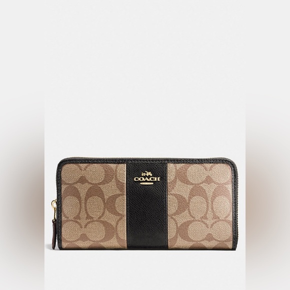Coach Accordion Zip Wallet In Signature Canvas. - Picture 5 of 6